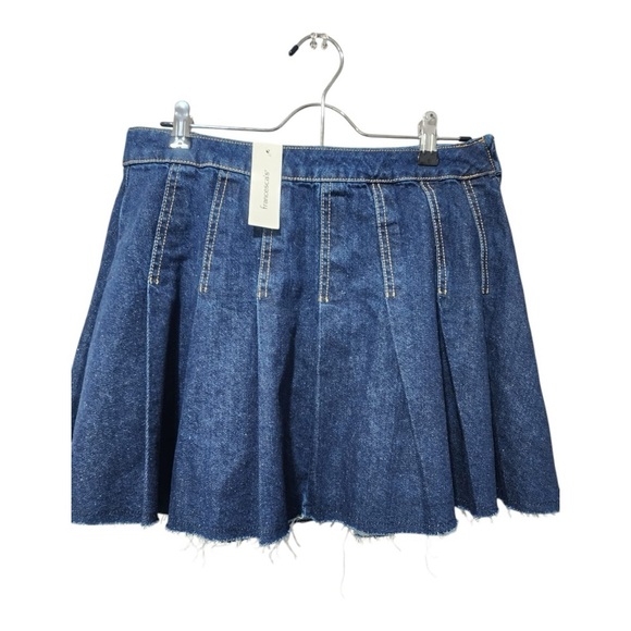 Size M, New. - Picture 2 of 4